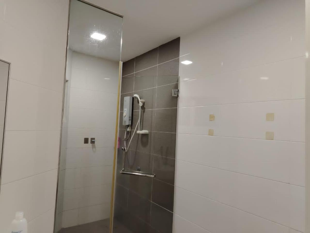Pangsapuri 4r2b Crest Residences Walk To Klcc Jln Alor Train 2station To Bukitbintang Water Machine *